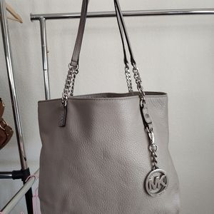 Like new Michael Kors Leather tote bag, shoulder bag, purse, handbag